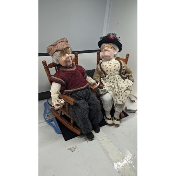 Vintage Grandma And Grandpa Porcelain Dolls In Wooden Rocking Chairs PRISTINE - Picture 2 of 3